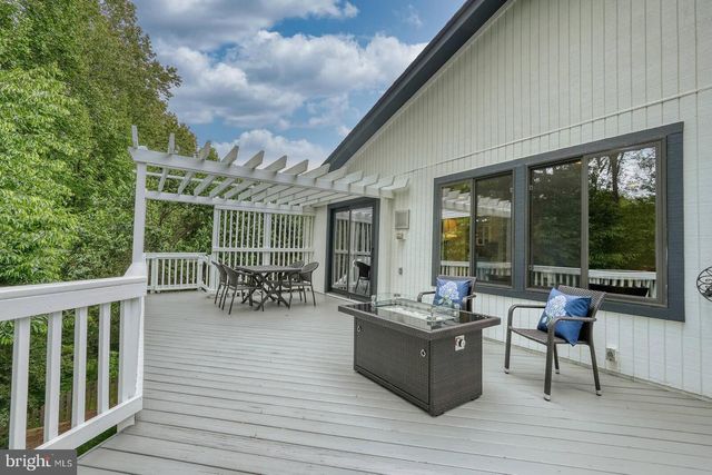 9430 TALISMAN DR, Vienna, VA 22182