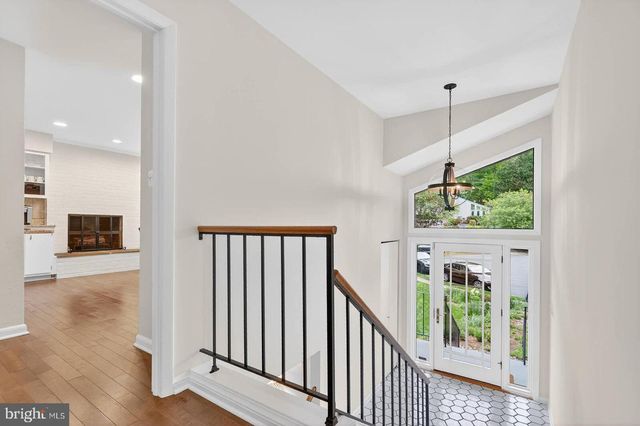 9430 TALISMAN DR, Vienna, VA 22182