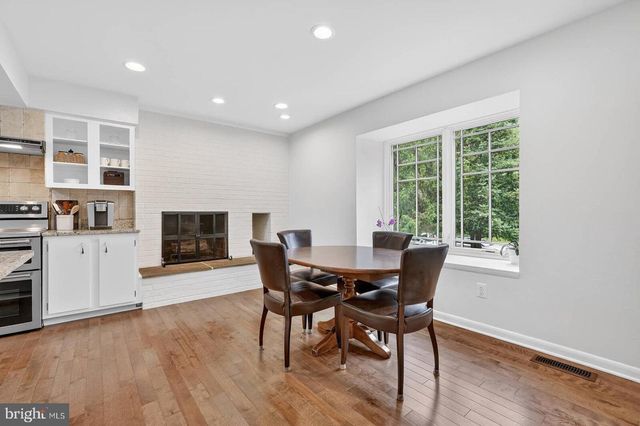 9430 TALISMAN DR, Vienna, VA 22182