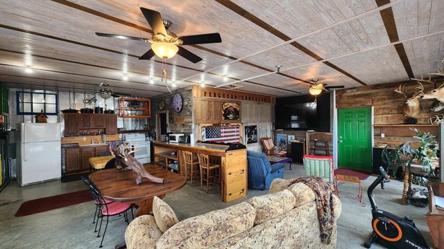 276 Schelley Rd, Gainesboro, TN 38562