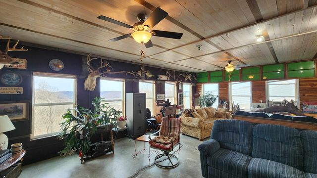 276 Schelley Rd, Gainesboro, TN 38562