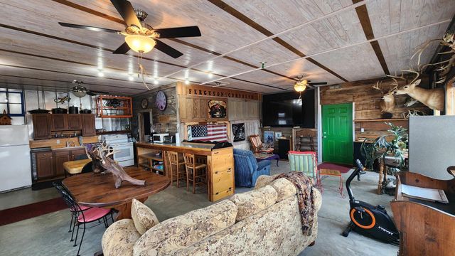 276 Schelley Rd, Gainesboro, TN 38562