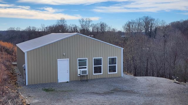 276 Schelley Rd, Gainesboro, TN 38562