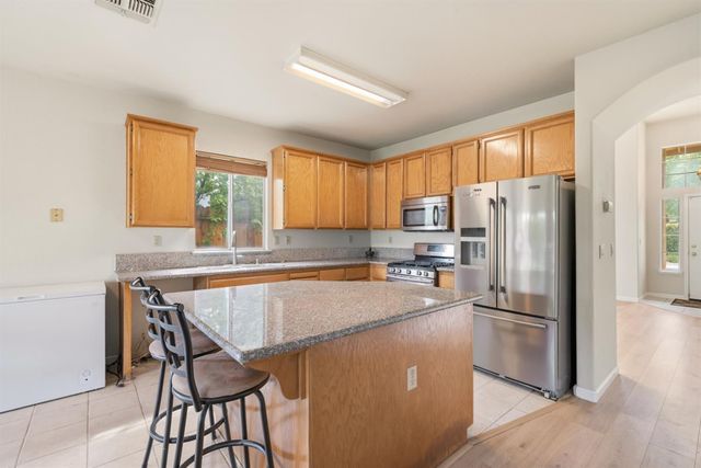 416 Milan Ct, Roseville, CA 95678