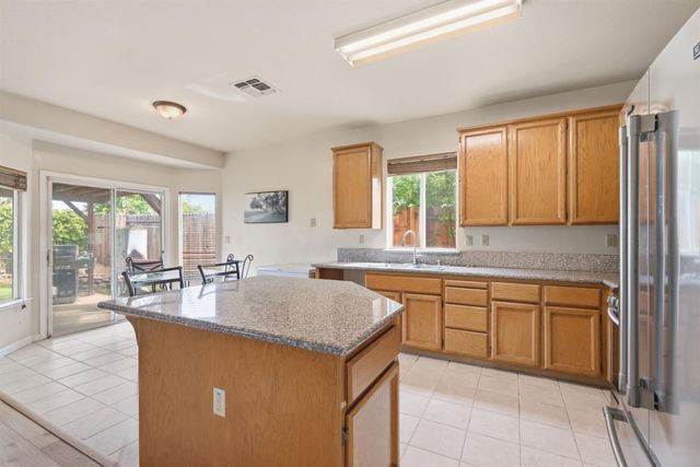 416 Milan Ct, Roseville, CA 95678