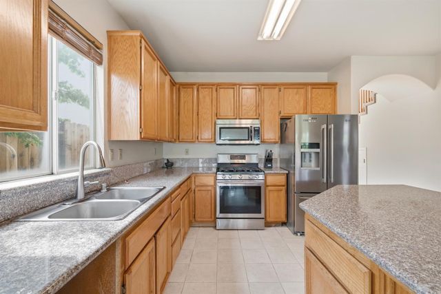 416 Milan Ct, Roseville, CA 95678