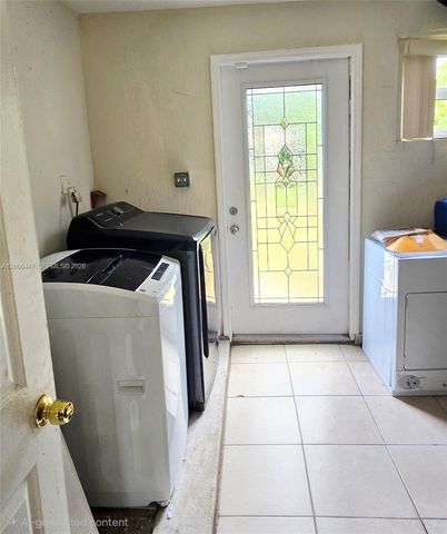 935 NE 149th Street, Miami, FL 33161