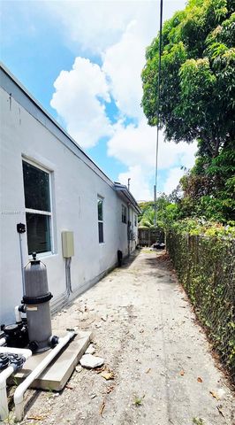 935 NE 149th Street, Miami, FL 33161