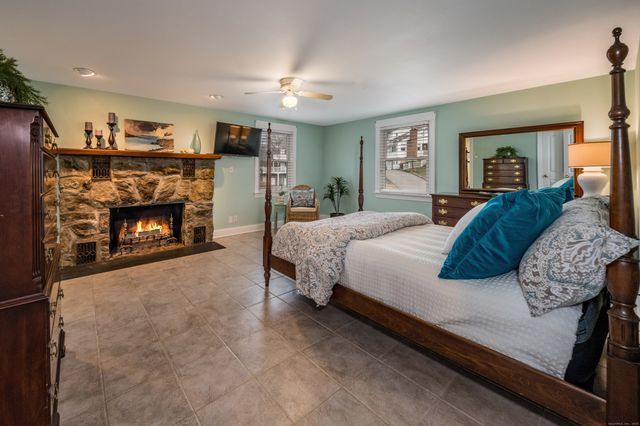 223 Giants Neck Road, East Lyme, CT 06357