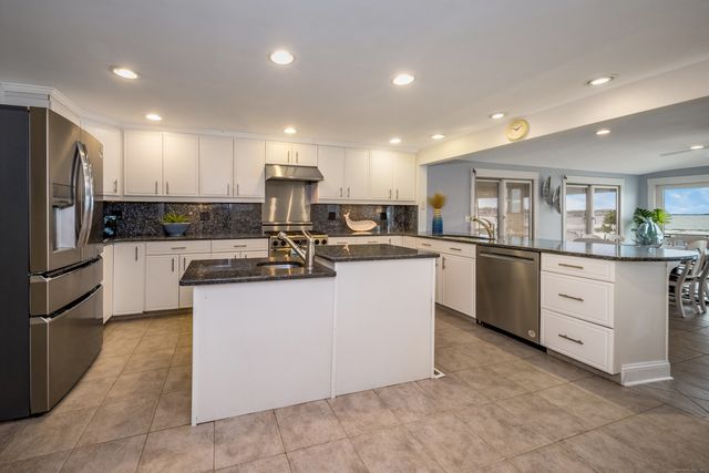 223 Giants Neck Road, East Lyme, CT 06357