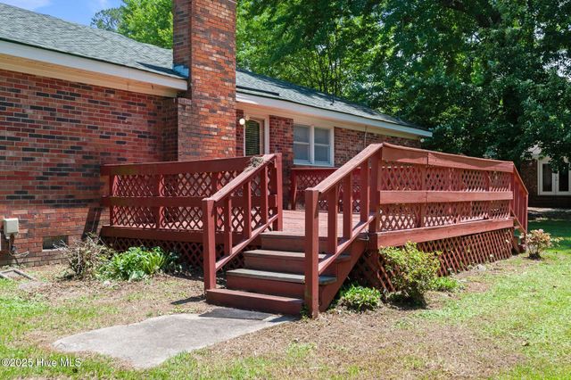214 Allendale Drive, Greenville, NC 27834