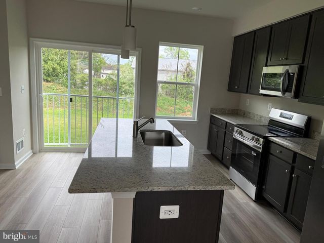 121 KINKADE CT, Martinsburg, WV 25403