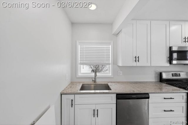 2754 Fishermans Drive, Highland, MI 48356