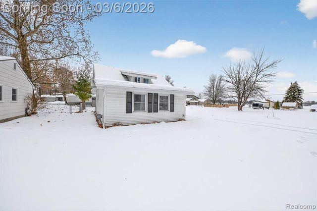 2754 Fishermans Drive, Highland, MI 48356