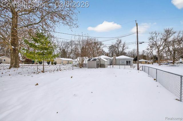 2754 Fishermans Drive, Highland, MI 48356