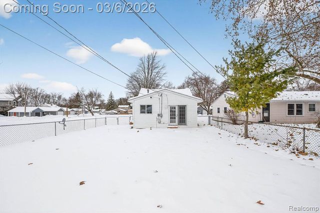 2754 Fishermans Drive, Highland, MI 48356