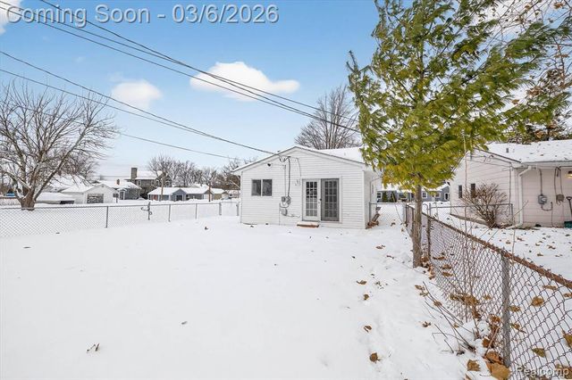 2754 Fishermans Drive, Highland, MI 48356