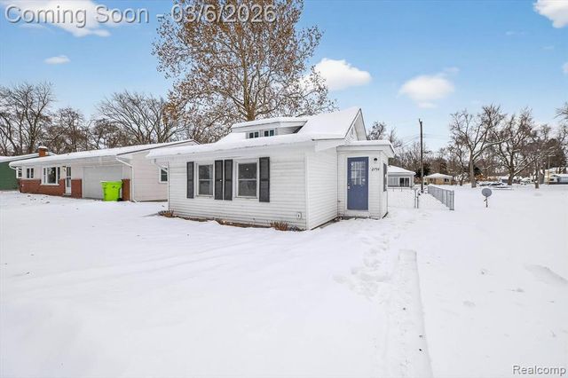 2754 Fishermans Drive, Highland, MI 48356