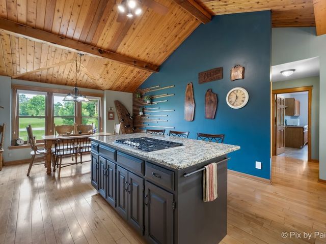 28 Tomahawk Trail, Oswego, IL 60543