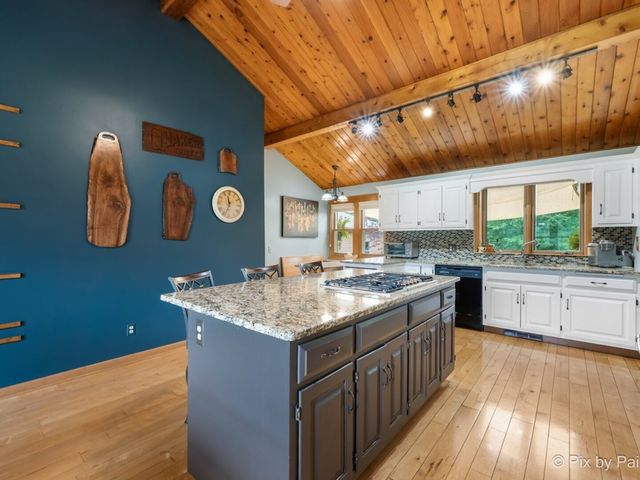 28 Tomahawk Trail, Oswego, IL 60543