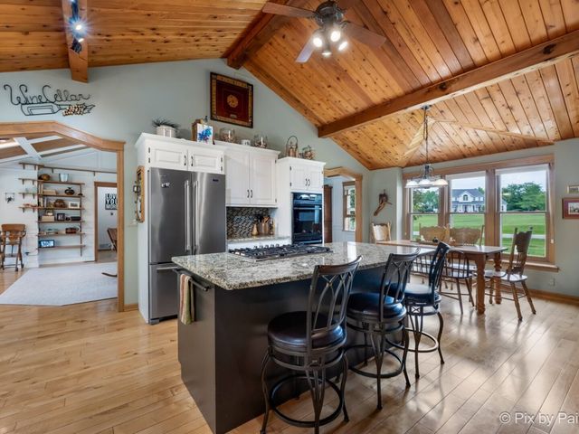 28 Tomahawk Trail, Oswego, IL 60543