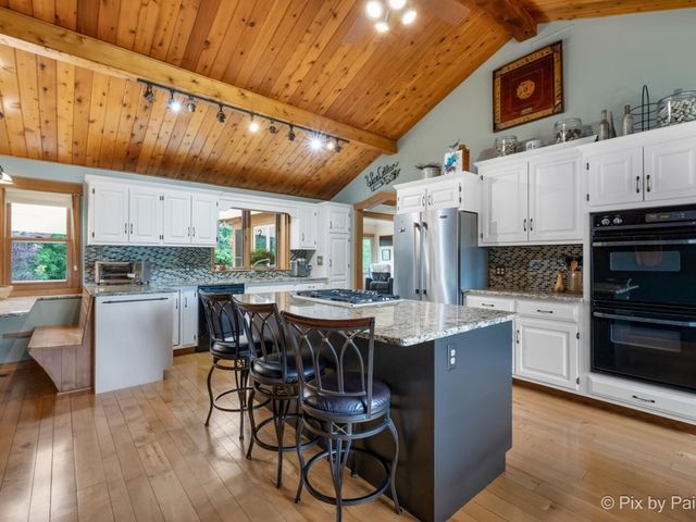 28 Tomahawk Trail, Oswego, IL 60543