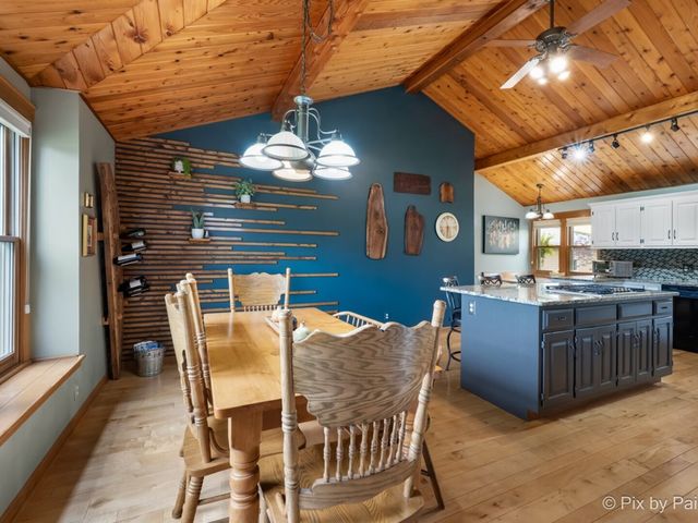 28 Tomahawk Trail, Oswego, IL 60543