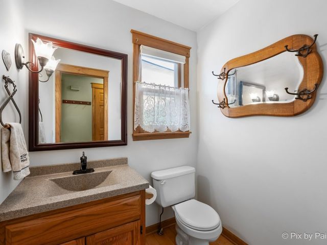 28 Tomahawk Trail, Oswego, IL 60543