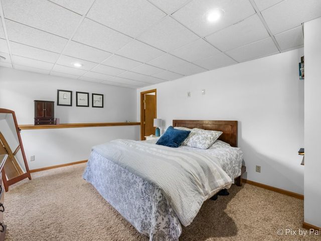 28 Tomahawk Trail, Oswego, IL 60543