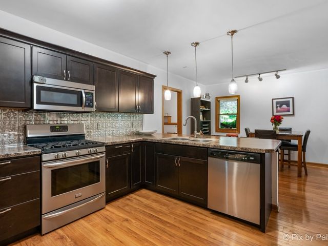 28 Tomahawk Trail, Oswego, IL 60543