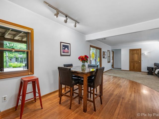 28 Tomahawk Trail, Oswego, IL 60543