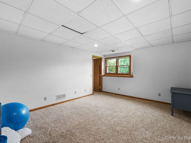 28 Tomahawk Trail, Oswego, IL 60543