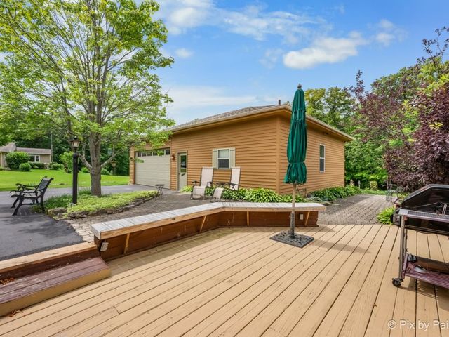 28 Tomahawk Trail, Oswego, IL 60543