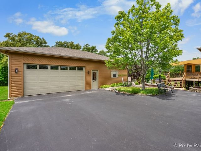28 Tomahawk Trail, Oswego, IL 60543