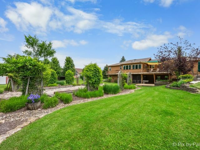 28 Tomahawk Trail, Oswego, IL 60543