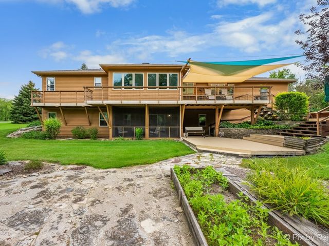 28 Tomahawk Trail, Oswego, IL 60543