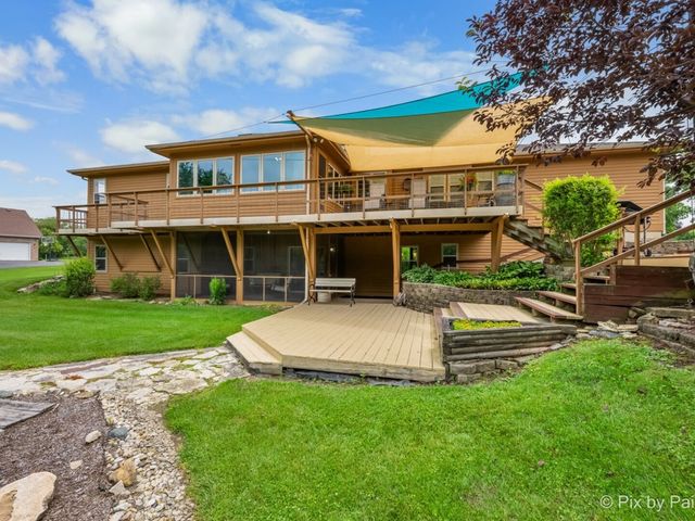 28 Tomahawk Trail, Oswego, IL 60543