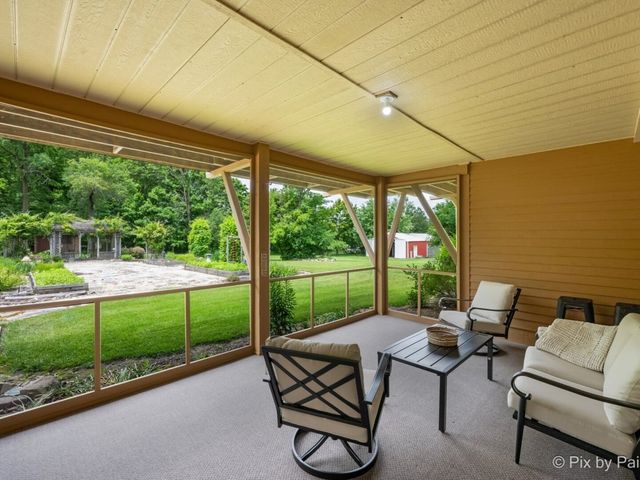 28 Tomahawk Trail, Oswego, IL 60543