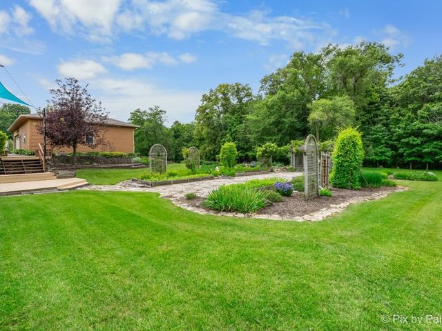 28 Tomahawk Trail, Oswego, IL 60543