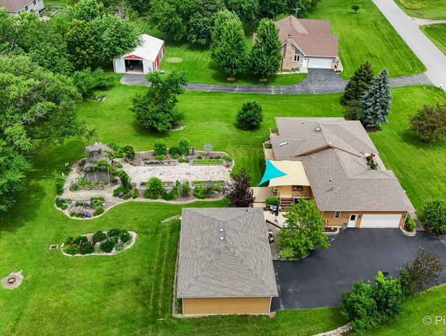 28 Tomahawk Trail, Oswego, IL 60543