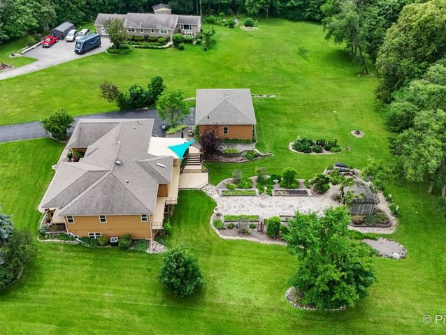 28 Tomahawk Trail, Oswego, IL 60543