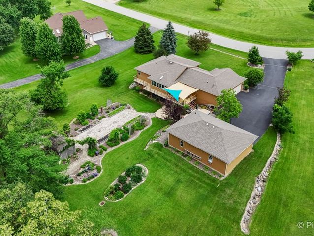 28 Tomahawk Trail, Oswego, IL 60543