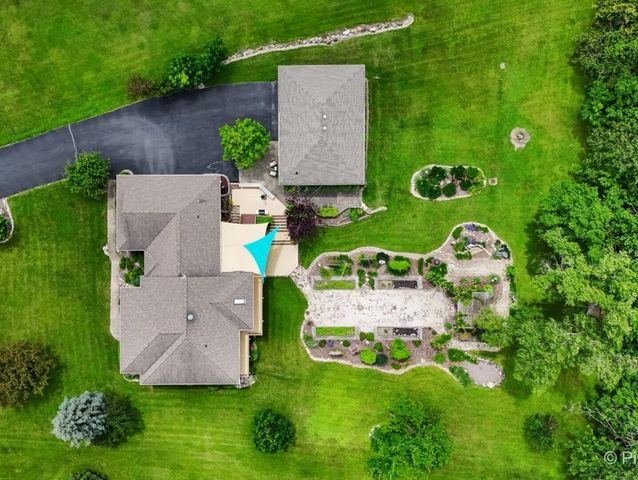 28 Tomahawk Trail, Oswego, IL 60543