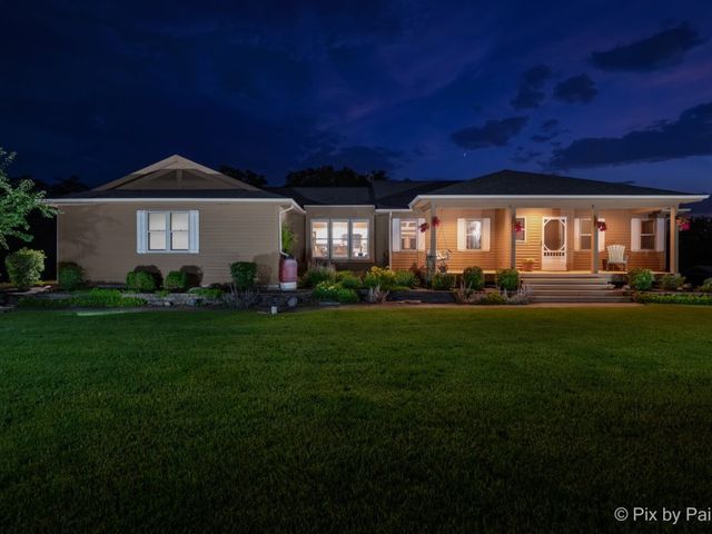 28 Tomahawk Trail, Oswego, IL 60543