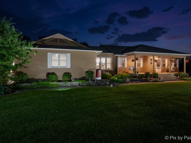 28 Tomahawk Trail, Oswego, IL 60543