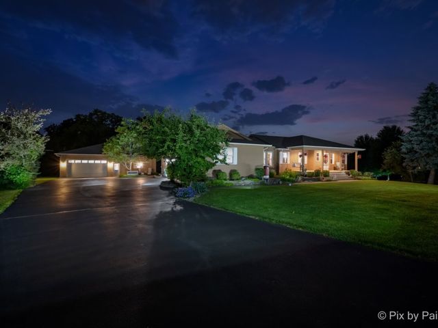 28 Tomahawk Trail, Oswego, IL 60543