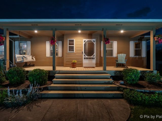 28 Tomahawk Trail, Oswego, IL 60543