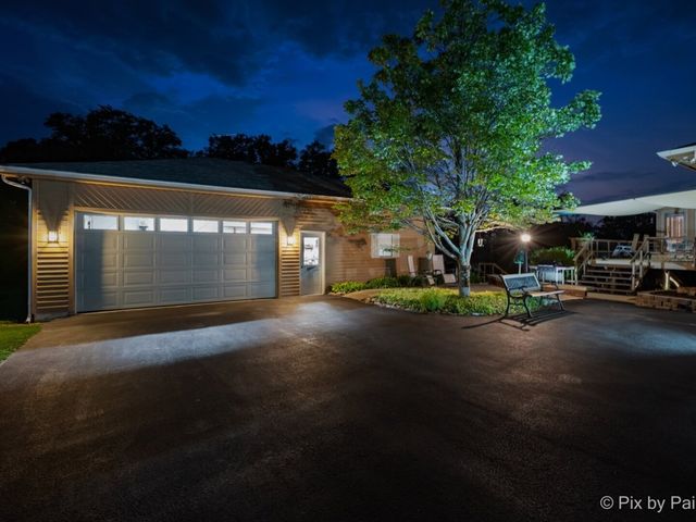 28 Tomahawk Trail, Oswego, IL 60543