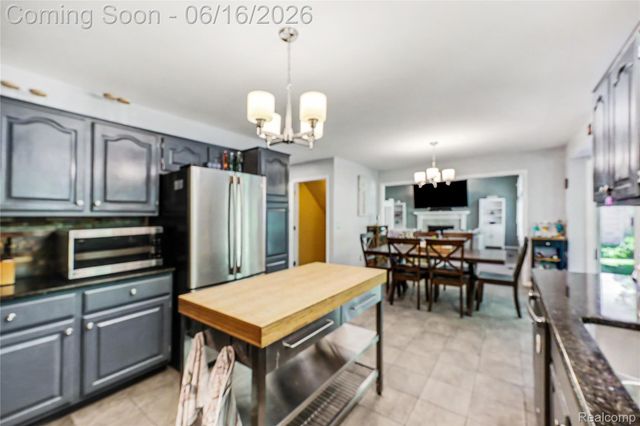 49033 Deerfield Park, Macomb Township, MI 48044