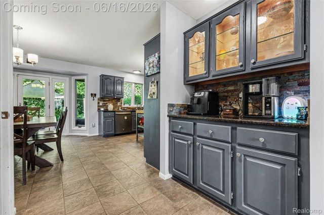49033 Deerfield Park, Macomb Township, MI 48044
